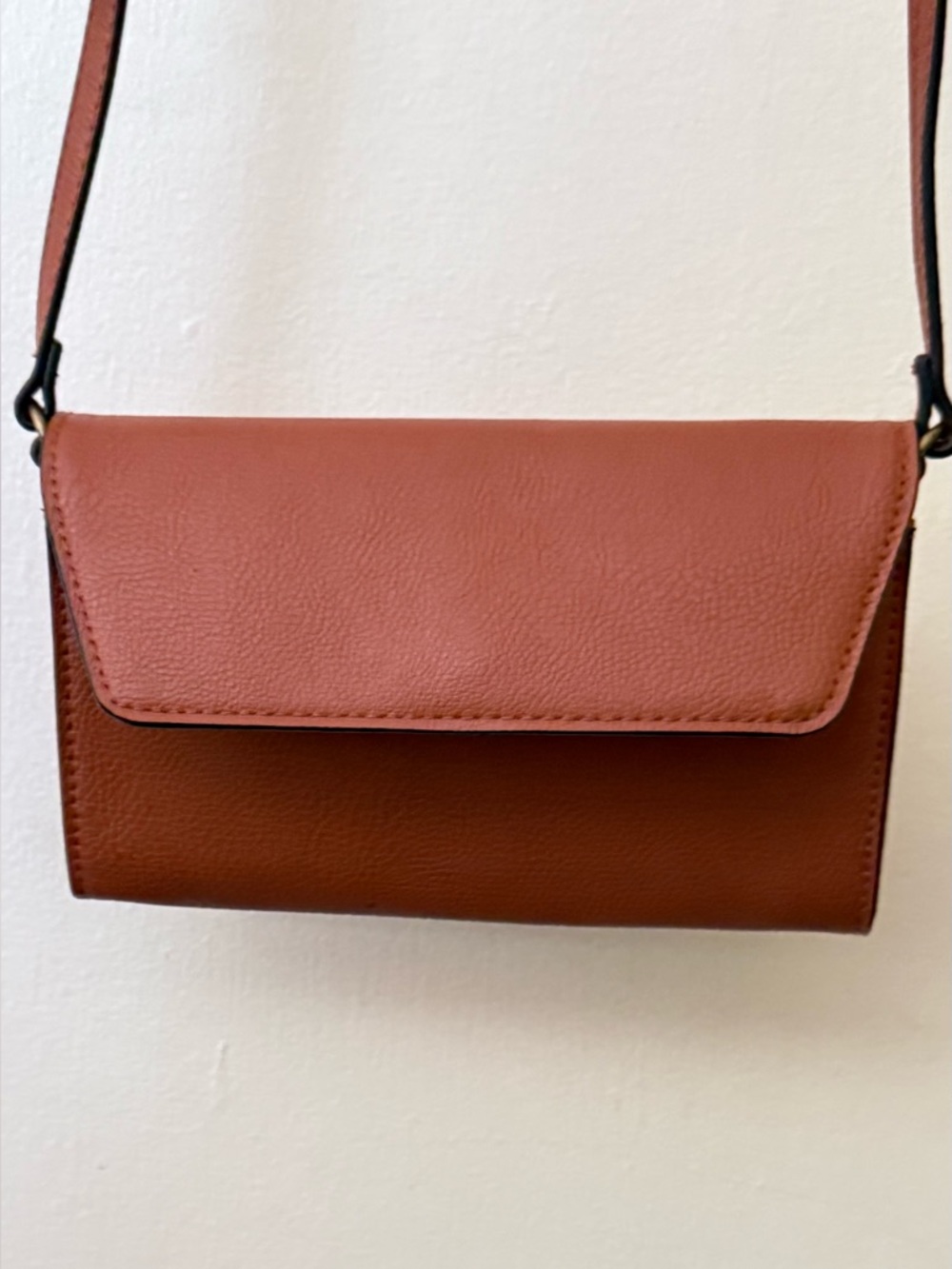 Classic Leather Crossbody Bag in Rust Brown